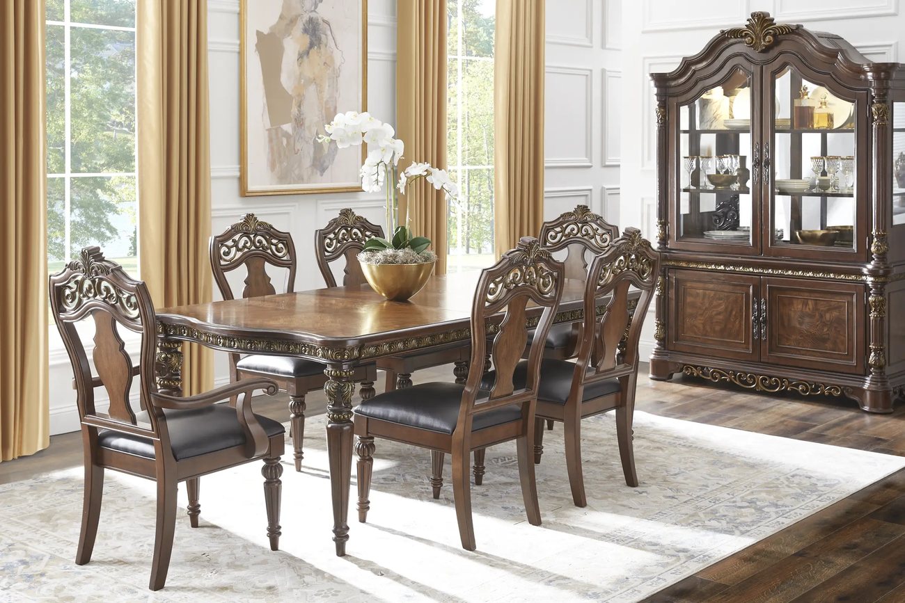 Handly Manor dining room